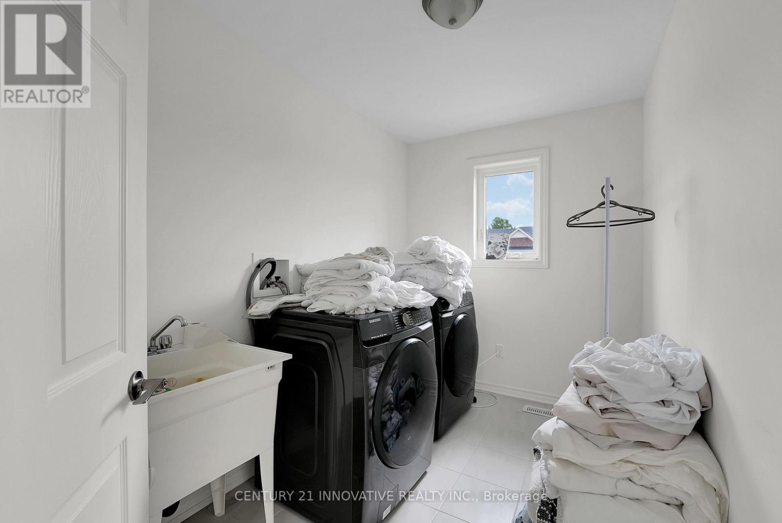 1450 Sharon Drive, Fort Erie, ON - Indoor Photo Showing Laundry Room