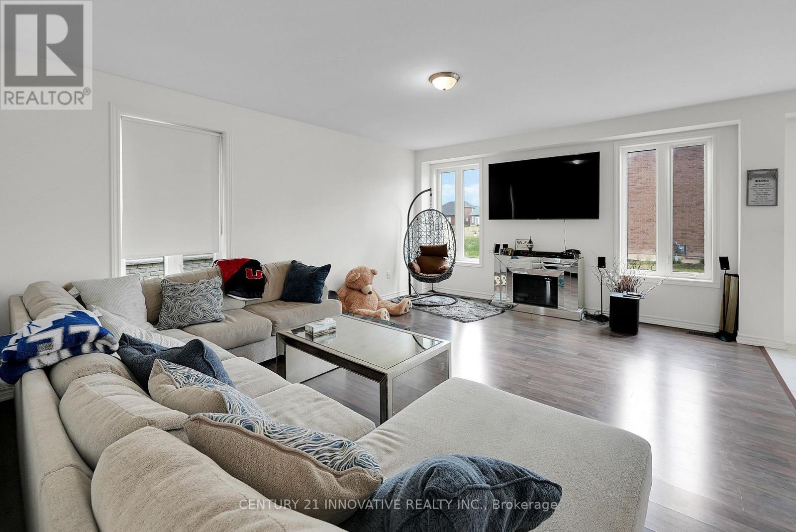 1450 Sharon Drive, Fort Erie, ON - Indoor Photo Showing Living Room