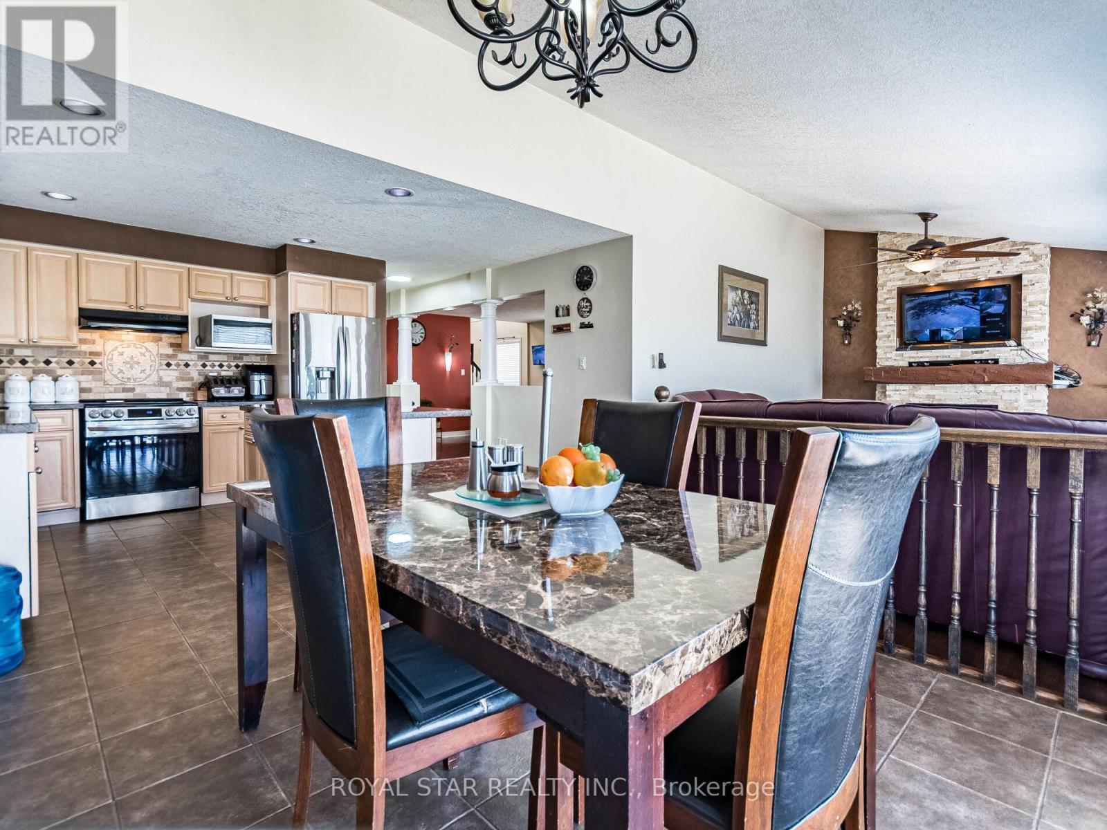 63 Green Bank Drive, Cambridge, ON - Indoor Photo Showing Dining Room
