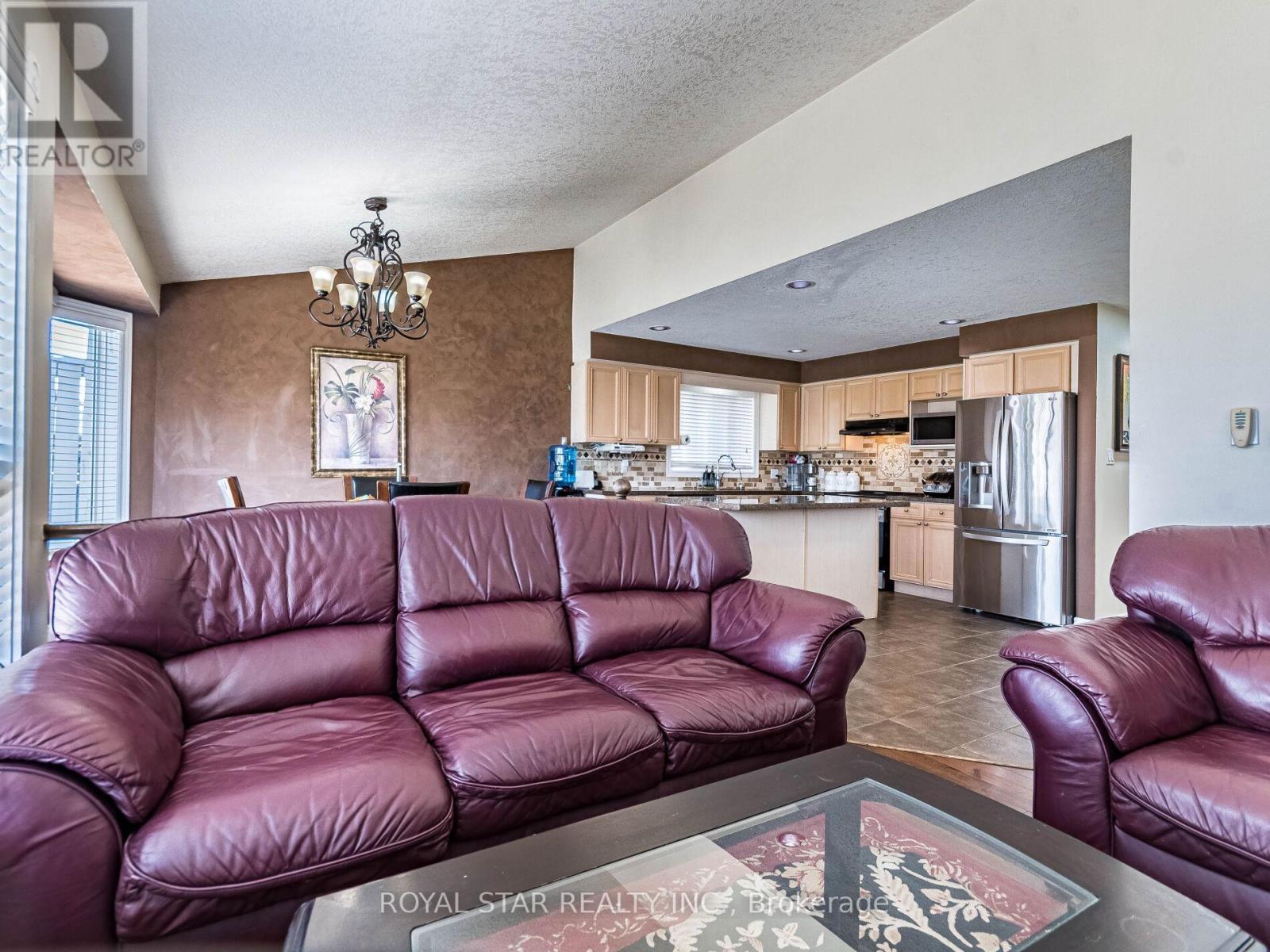 63 Green Bank Drive, Cambridge, ON - Indoor Photo Showing Living Room