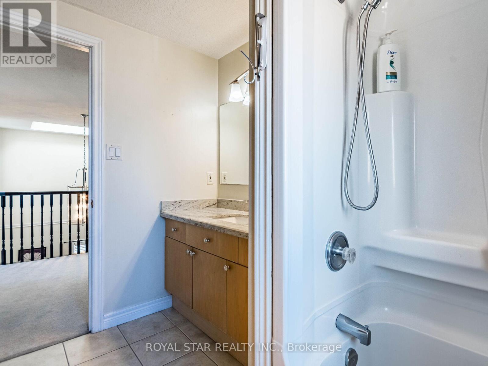 63 Green Bank Drive, Cambridge, ON - Indoor Photo Showing Bathroom