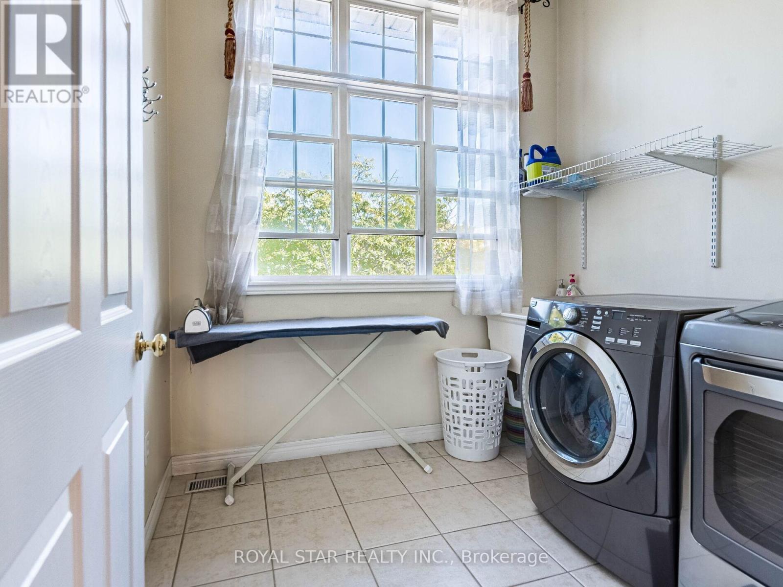 63 Green Bank Drive, Cambridge, ON - Indoor Photo Showing Laundry Room