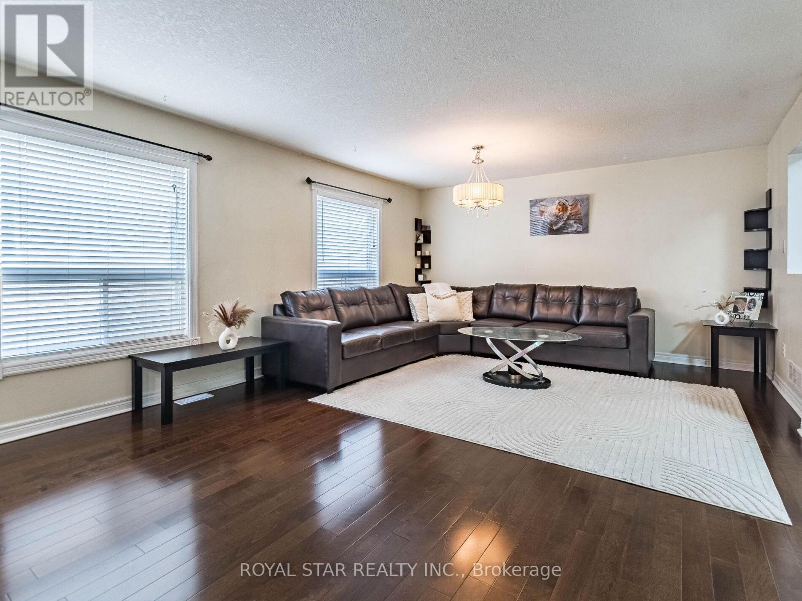 63 Green Bank Drive, Cambridge, ON - Indoor Photo Showing Living Room
