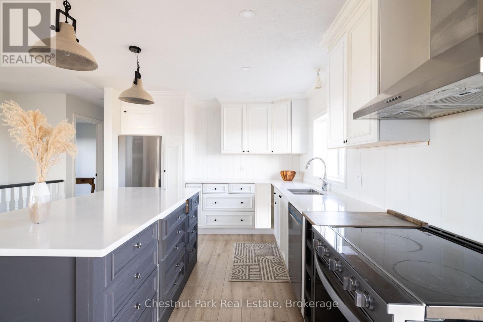 324310 Sideroad 27 Road, Meaford, ON - Indoor Photo Showing Kitchen With Upgraded Kitchen