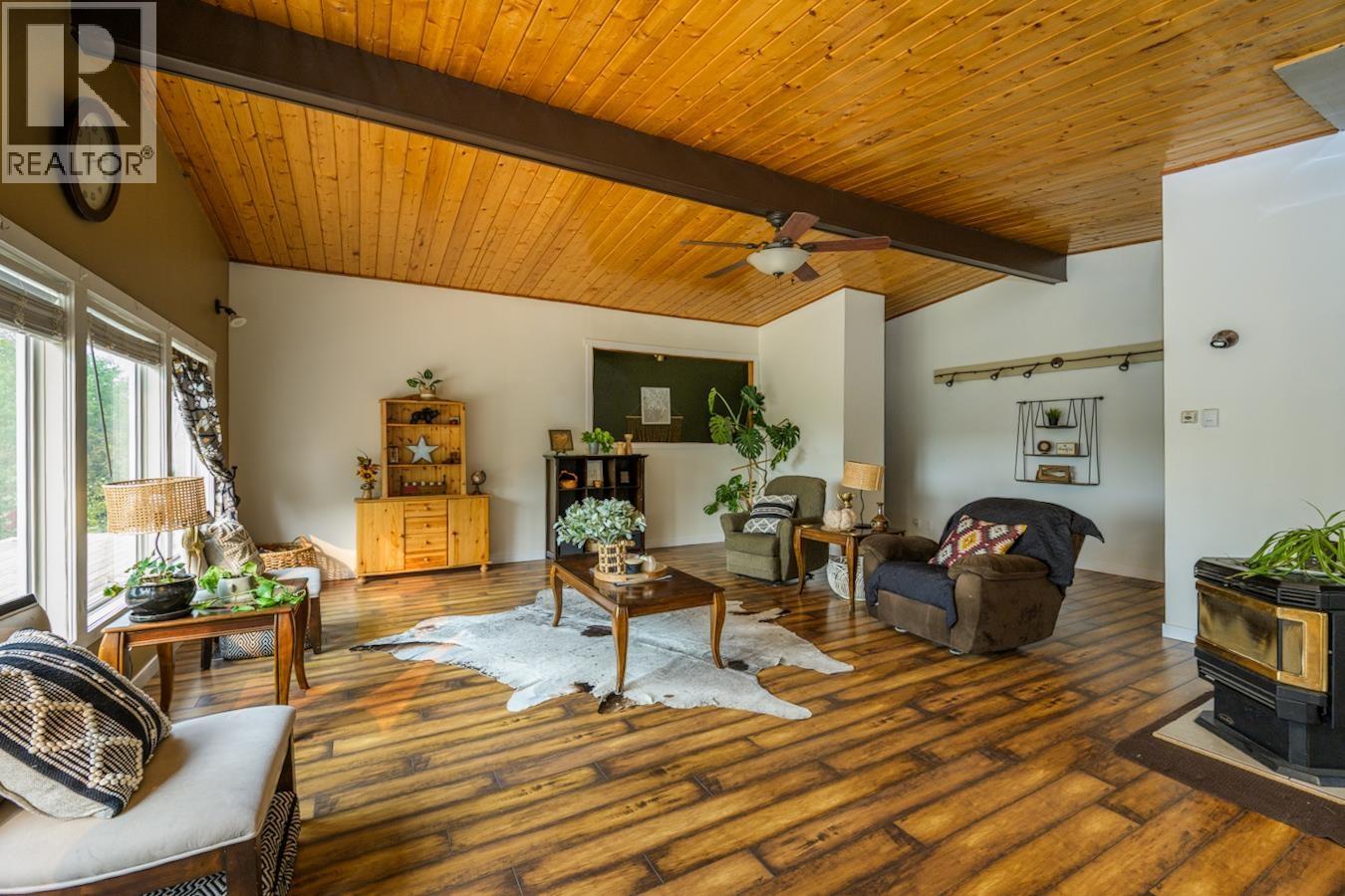 34380 Chief Lake Road, Prince George, BC - Indoor Photo Showing Living Room