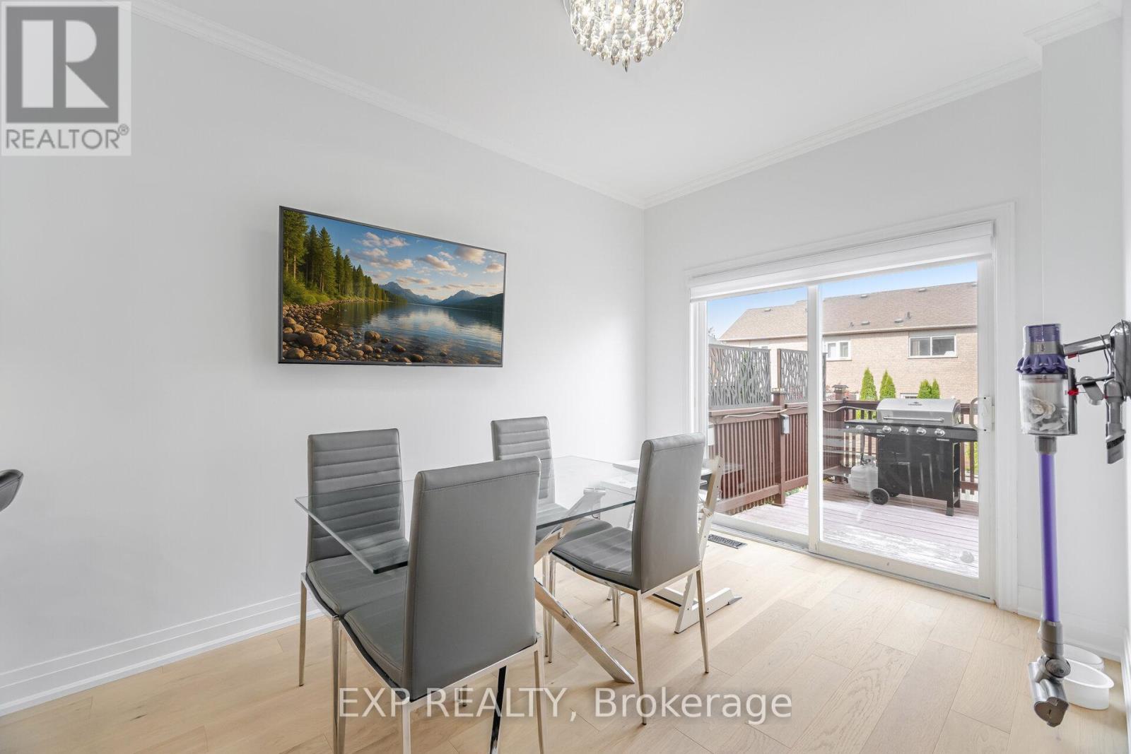 32 Arco Circle, Vaughan, ON - Indoor Photo Showing Dining Room
