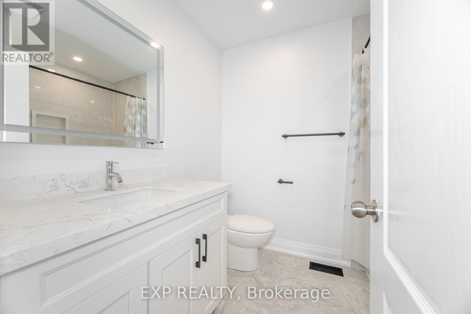 32 Arco Circle, Vaughan, ON - Indoor Photo Showing Bathroom