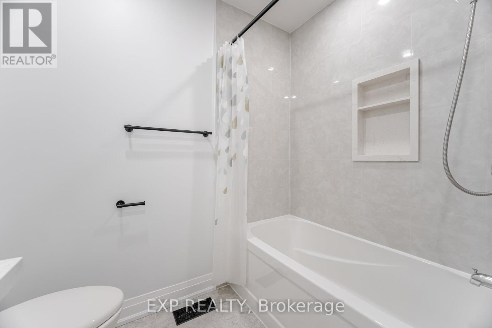 32 Arco Circle, Vaughan, ON - Indoor Photo Showing Bathroom