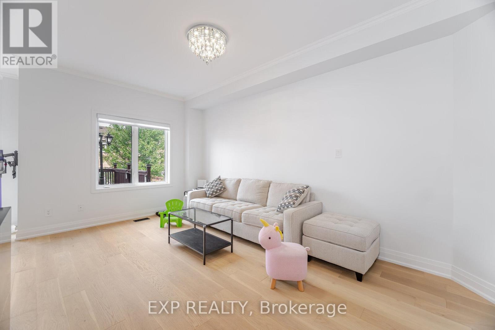 32 Arco Circle, Vaughan, ON - Indoor Photo Showing Other Room