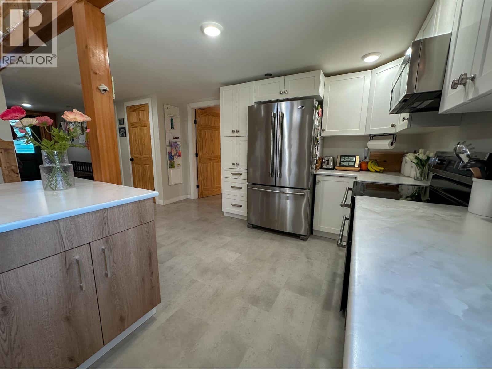 15053 Nickol Road, Vanderhoof, BC - Indoor Photo Showing Kitchen