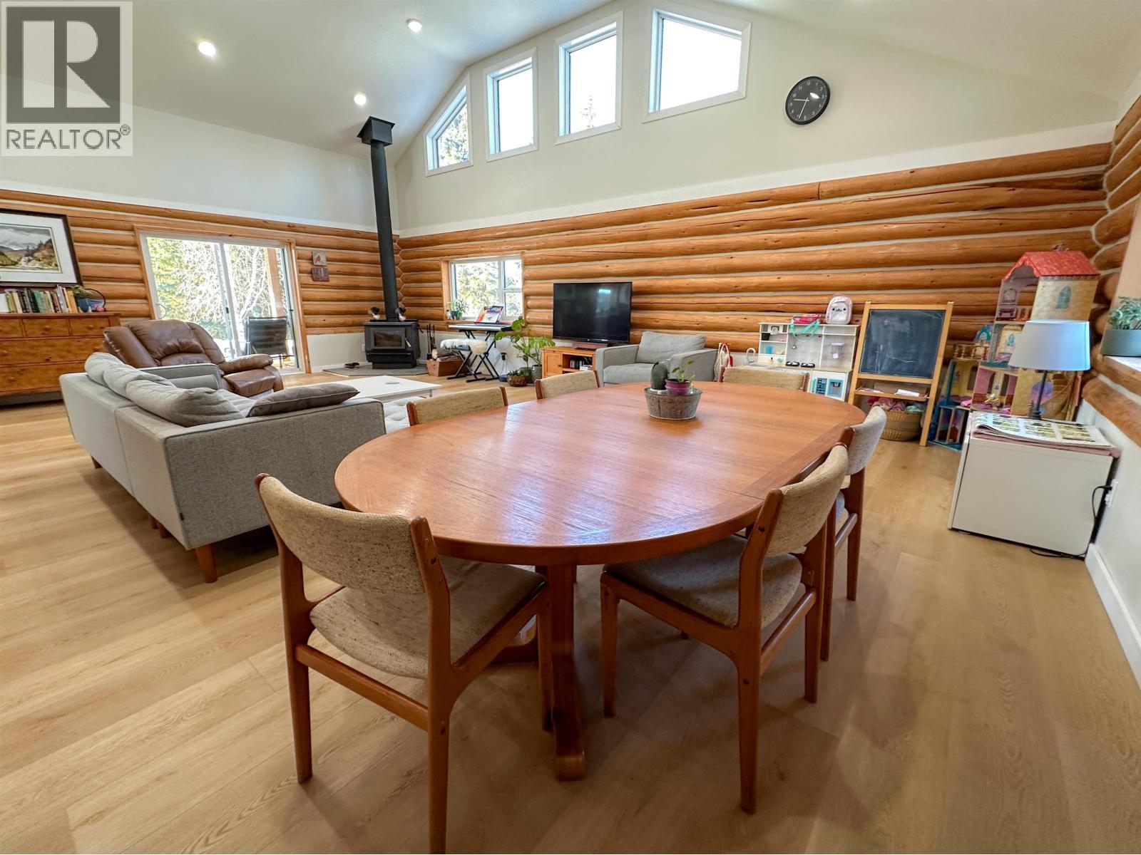 15053 Nickol Road, Vanderhoof, BC - Indoor Photo Showing Dining Room