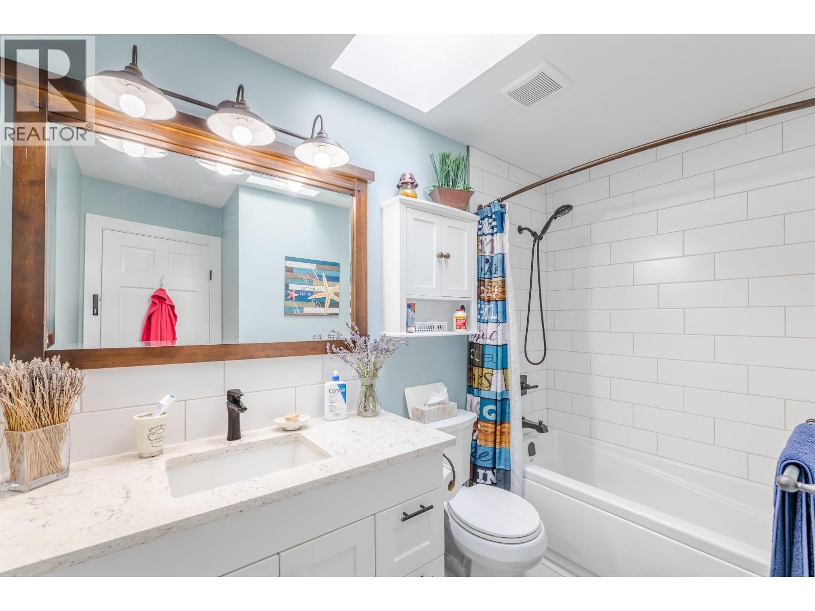 6318 Faircrest Street, Summerland, BC - Indoor Photo Showing Bathroom