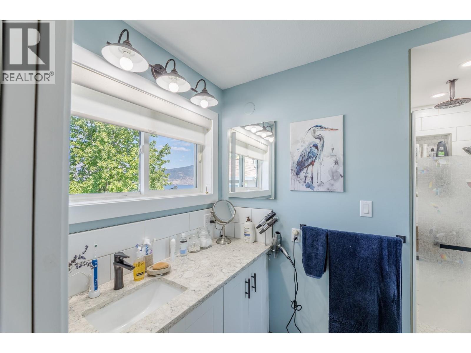 6318 Faircrest Street, Summerland, BC - Indoor Photo Showing Bathroom