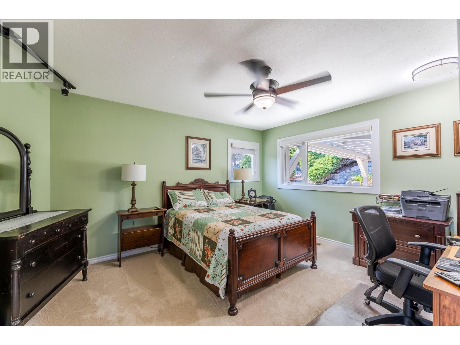 6318 Faircrest Street, Summerland, BC - Indoor Photo Showing Bedroom
