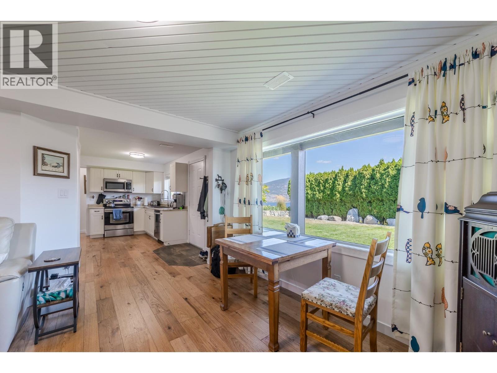 6318 Faircrest Street, Summerland, BC - Indoor