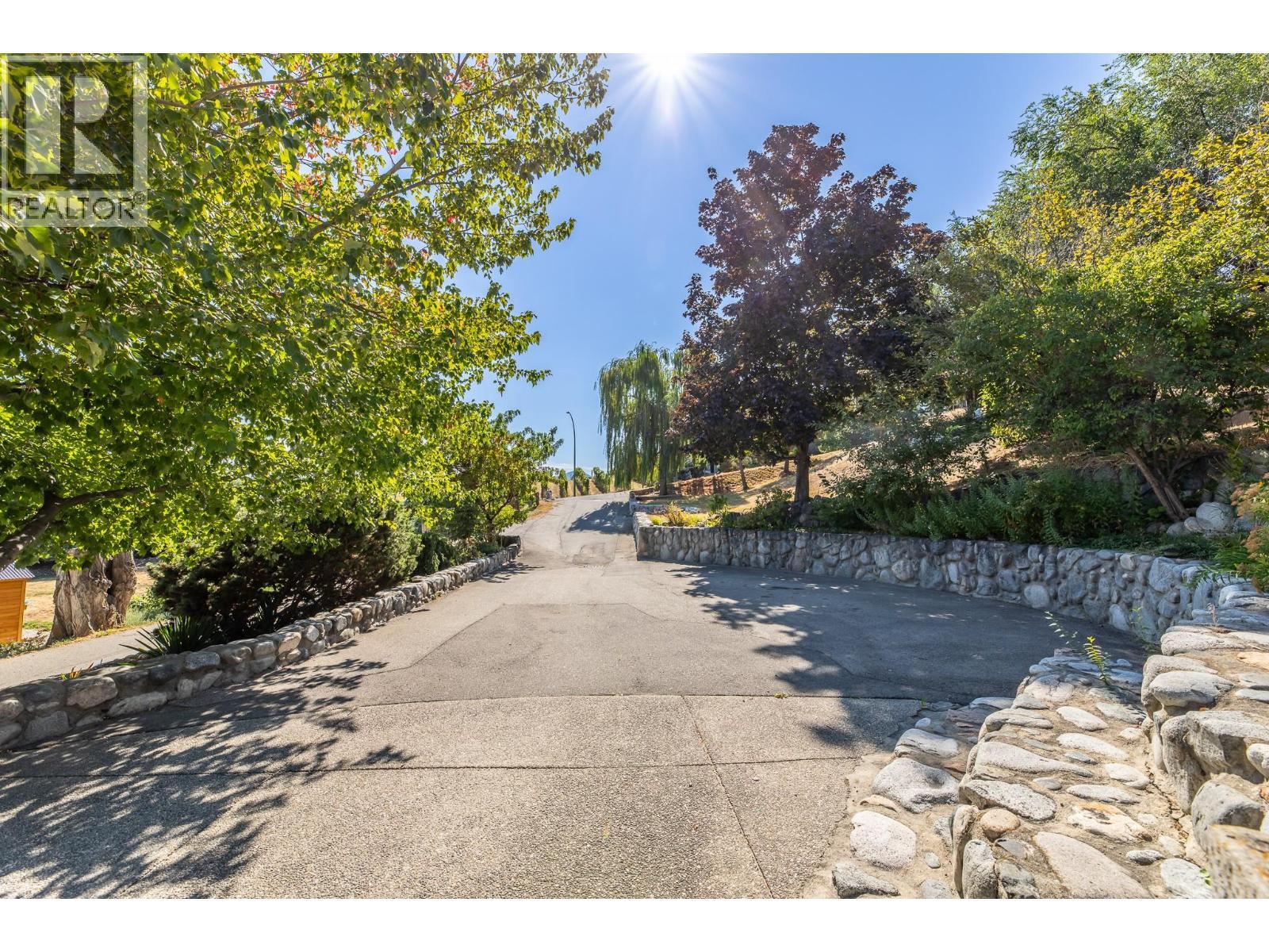 6318 Faircrest Street, Summerland, BC - Outdoor