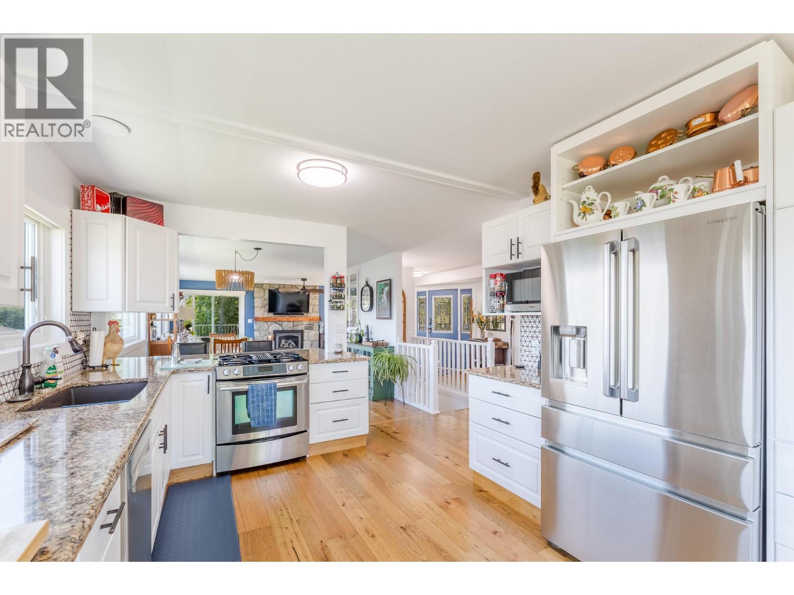 6318 Faircrest Street, Summerland, BC - Indoor Photo Showing Kitchen With Upgraded Kitchen