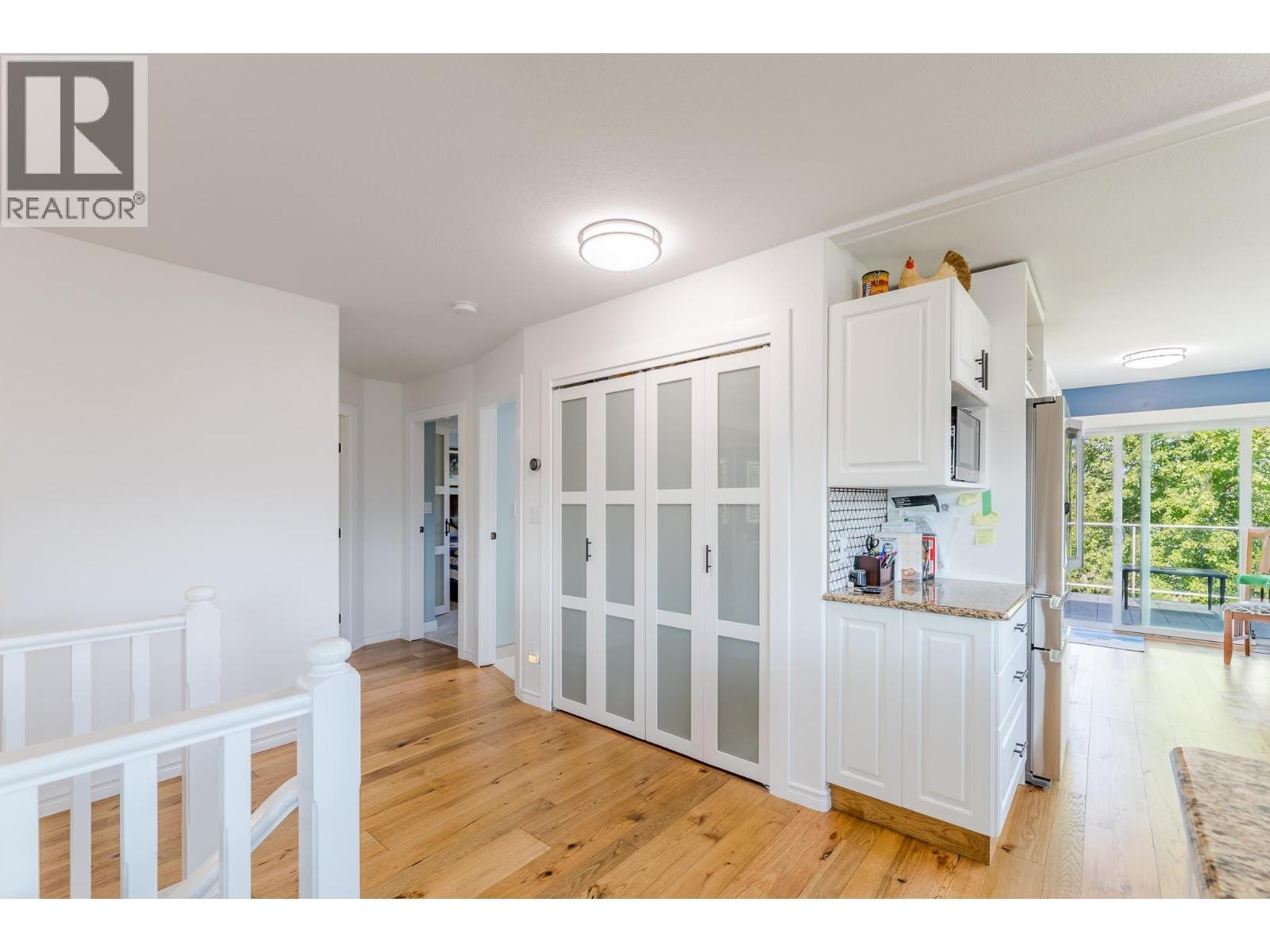 6318 Faircrest Street, Summerland, BC - Indoor