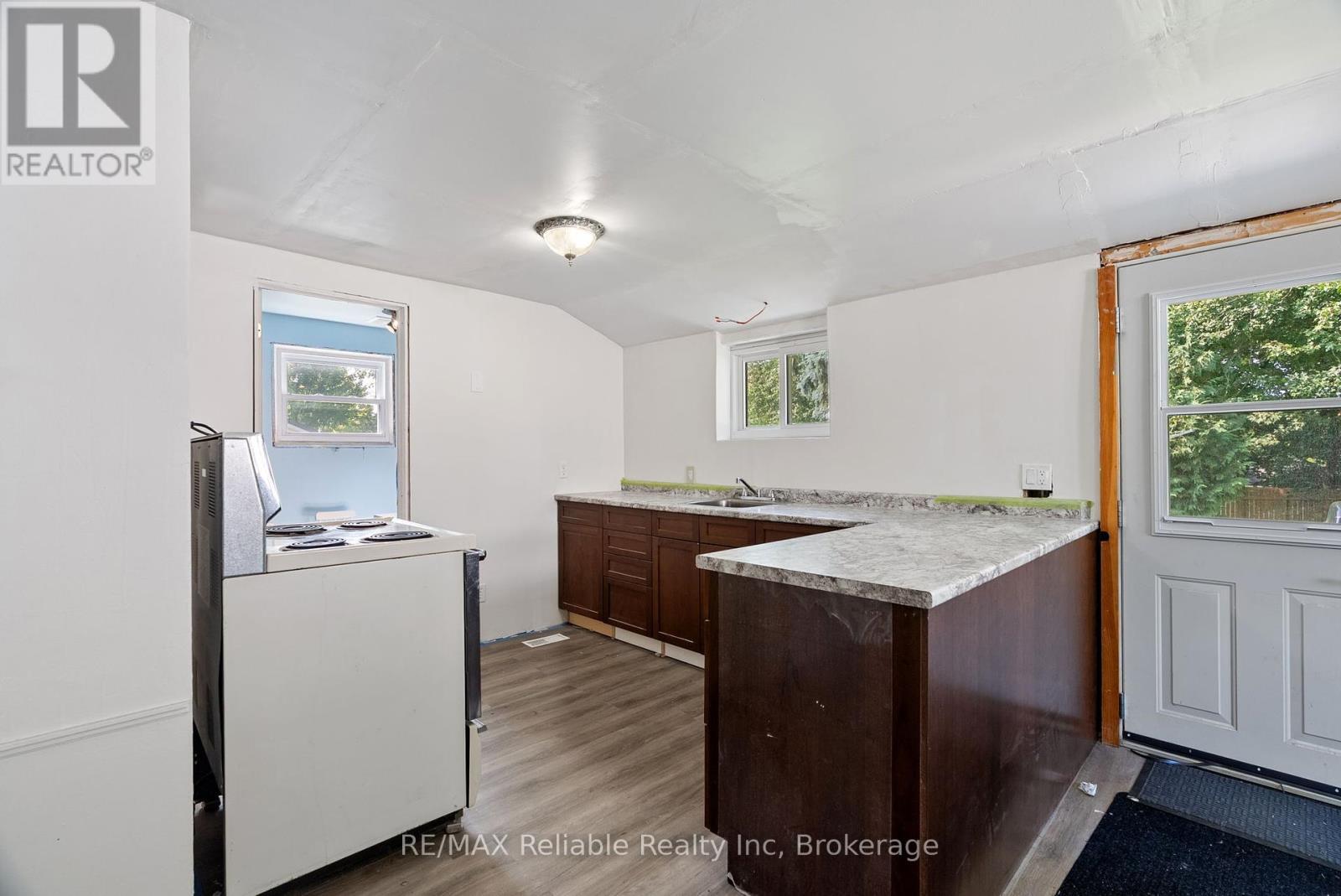 332 James Street, Central Huron (Clinton), ON - Indoor Photo Showing Kitchen