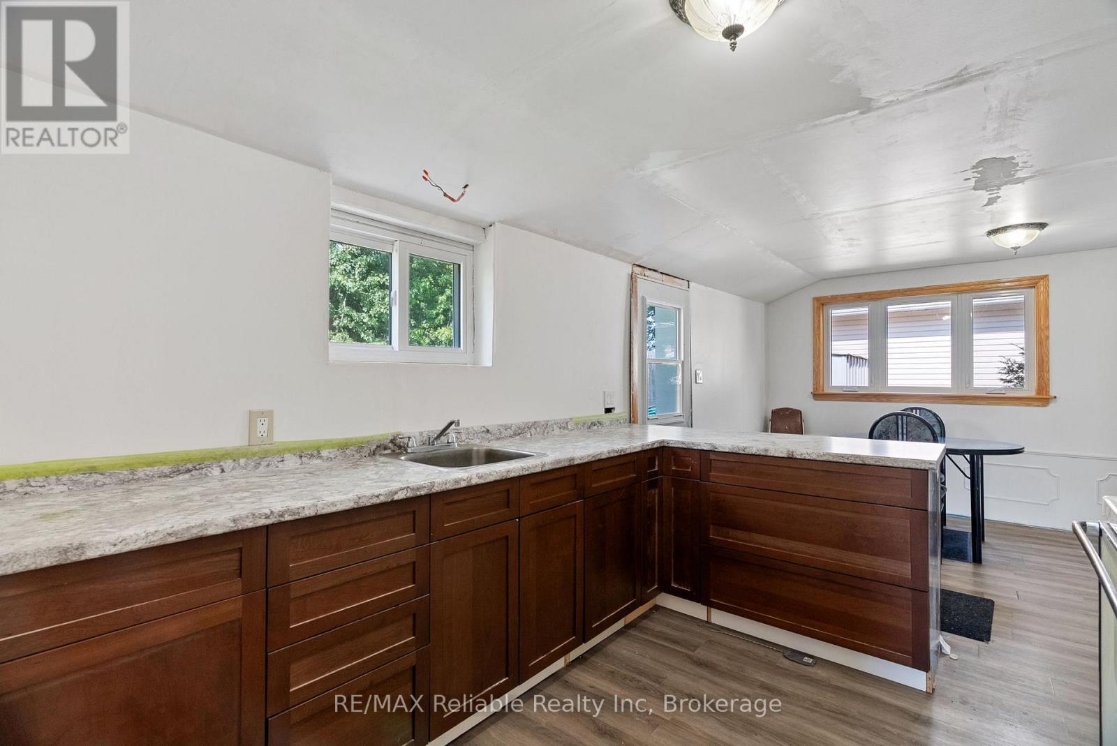 332 James Street, Central Huron (Clinton), ON - Indoor Photo Showing Kitchen