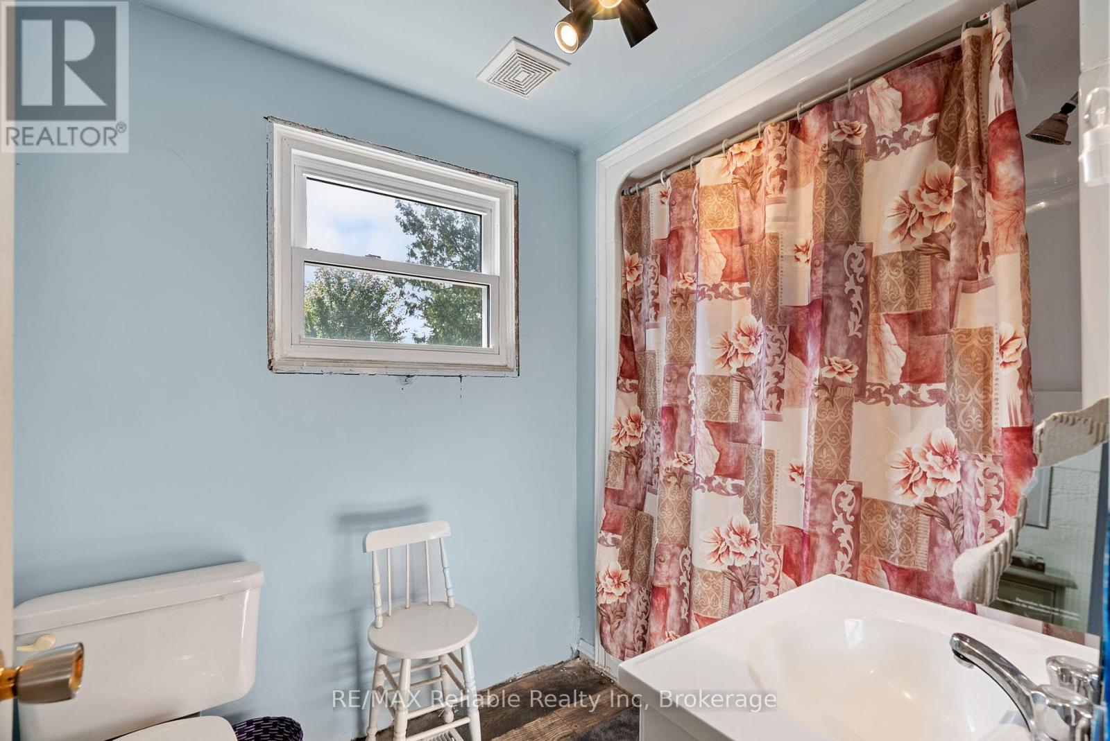 332 James Street, Central Huron (Clinton), ON - Indoor Photo Showing Bathroom