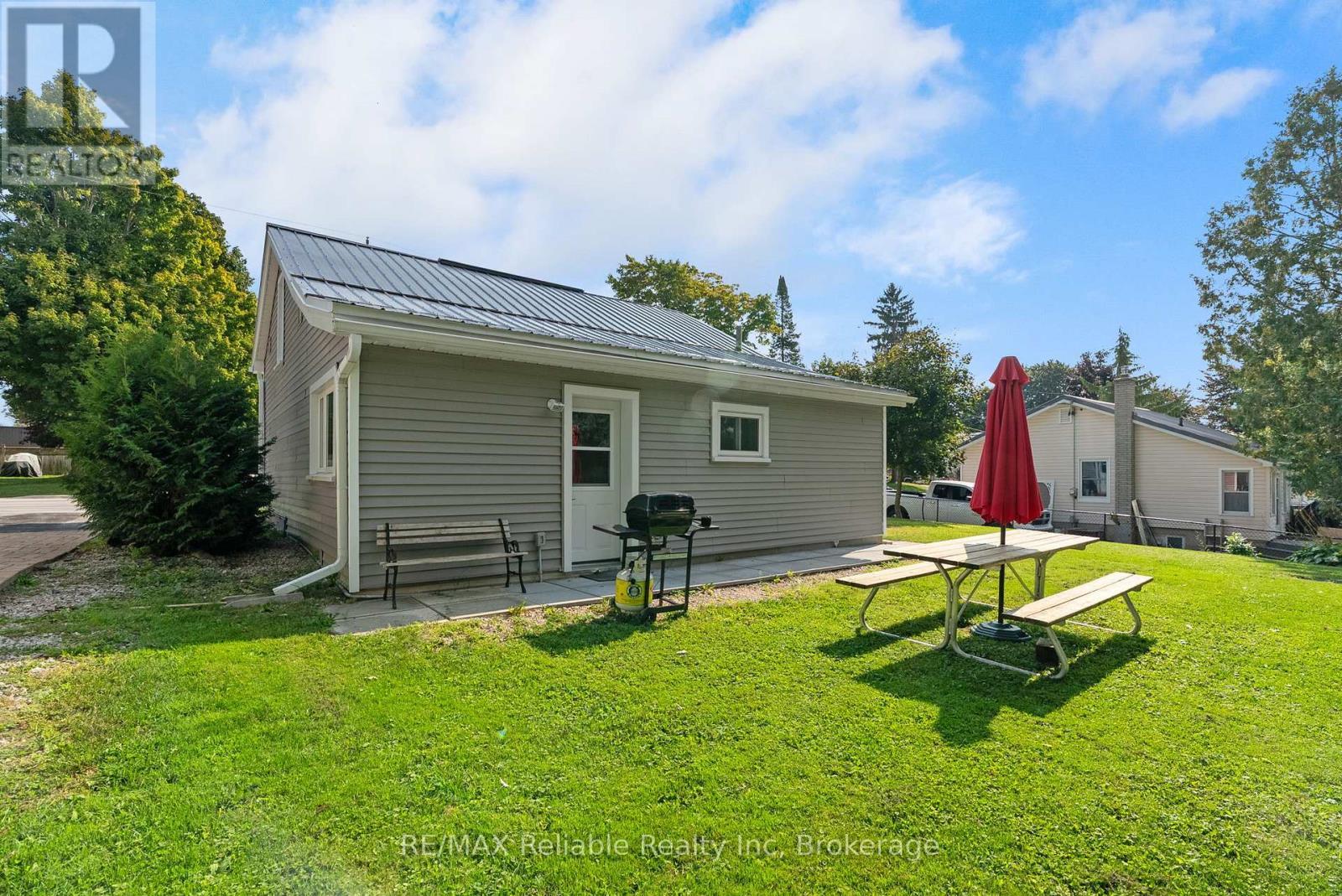 332 James Street, Central Huron (Clinton), ON - Outdoor With Exterior