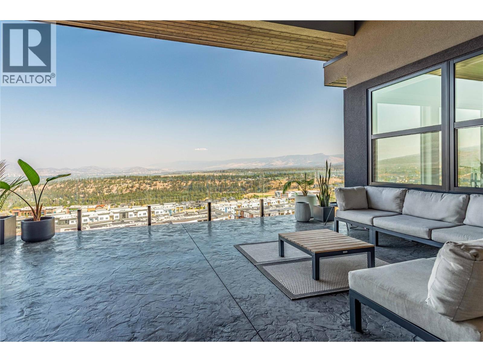 1050 Ledgeview Court, Kelowna, BC - Outdoor With Exterior