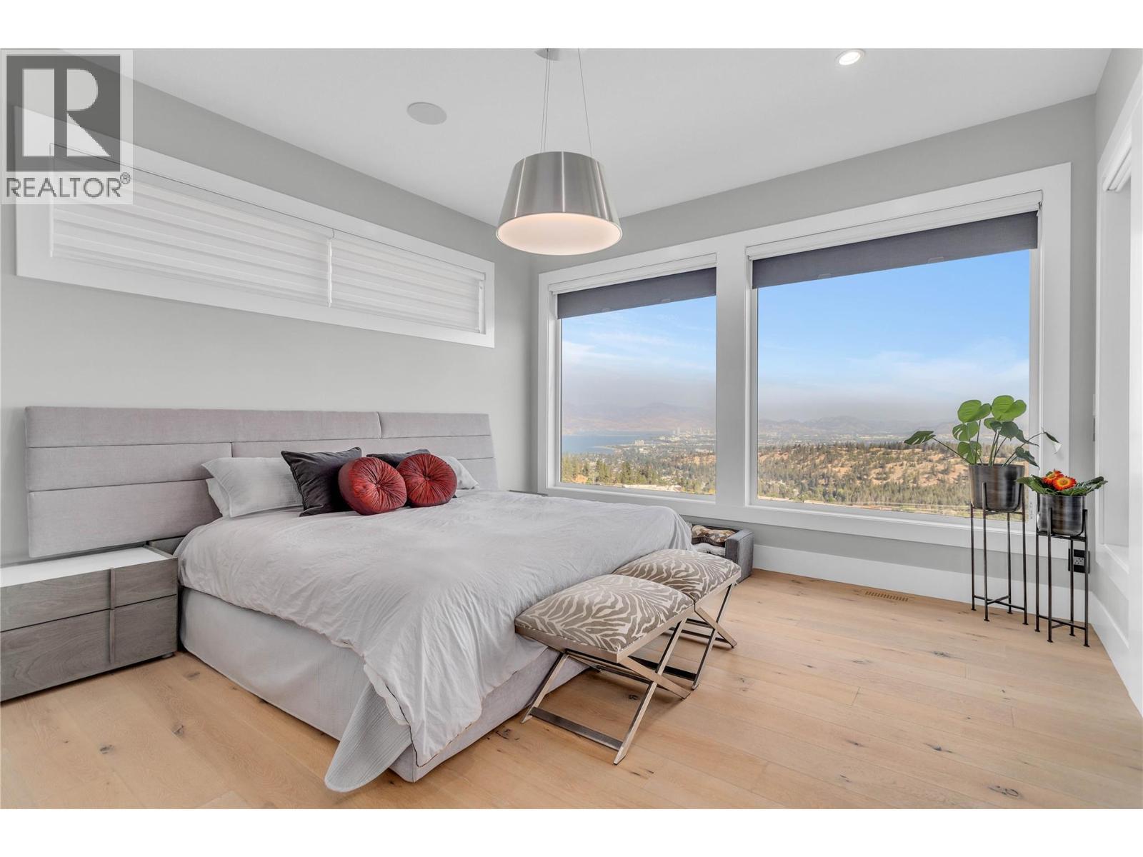 Primary Bedroom - 1050 Ledgeview Court, Kelowna, BC - Indoor Photo Showing Bedroom