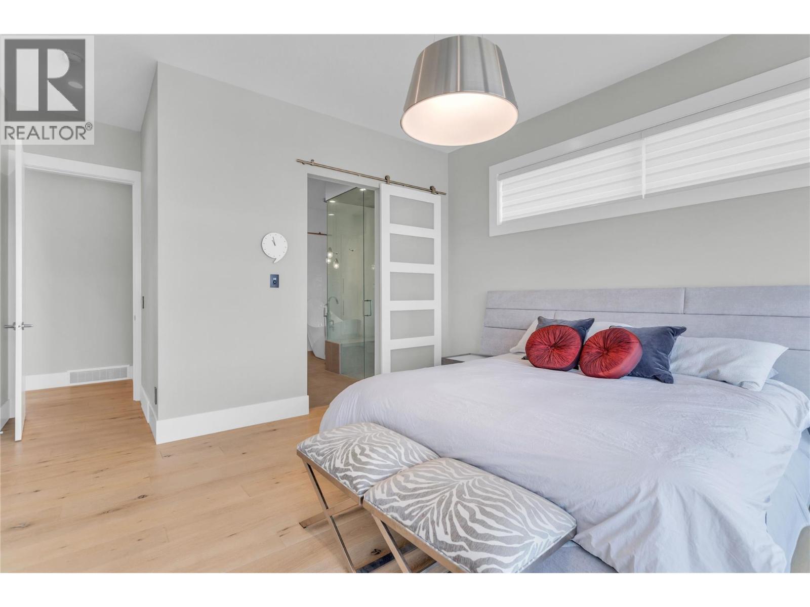 1050 Ledgeview Court, Kelowna, BC - Indoor Photo Showing Bedroom