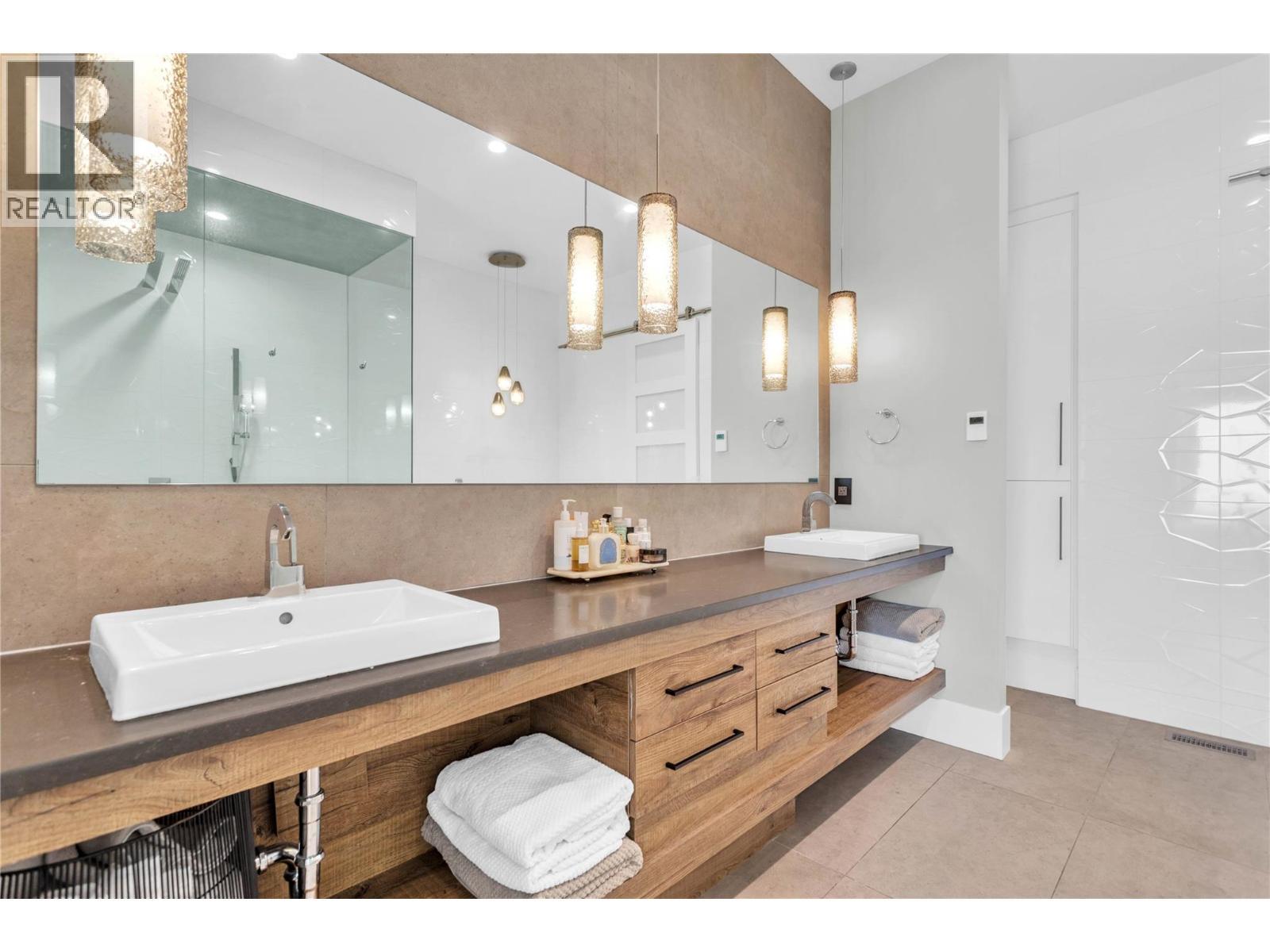 1050 Ledgeview Court, Kelowna, BC - Indoor Photo Showing Bathroom