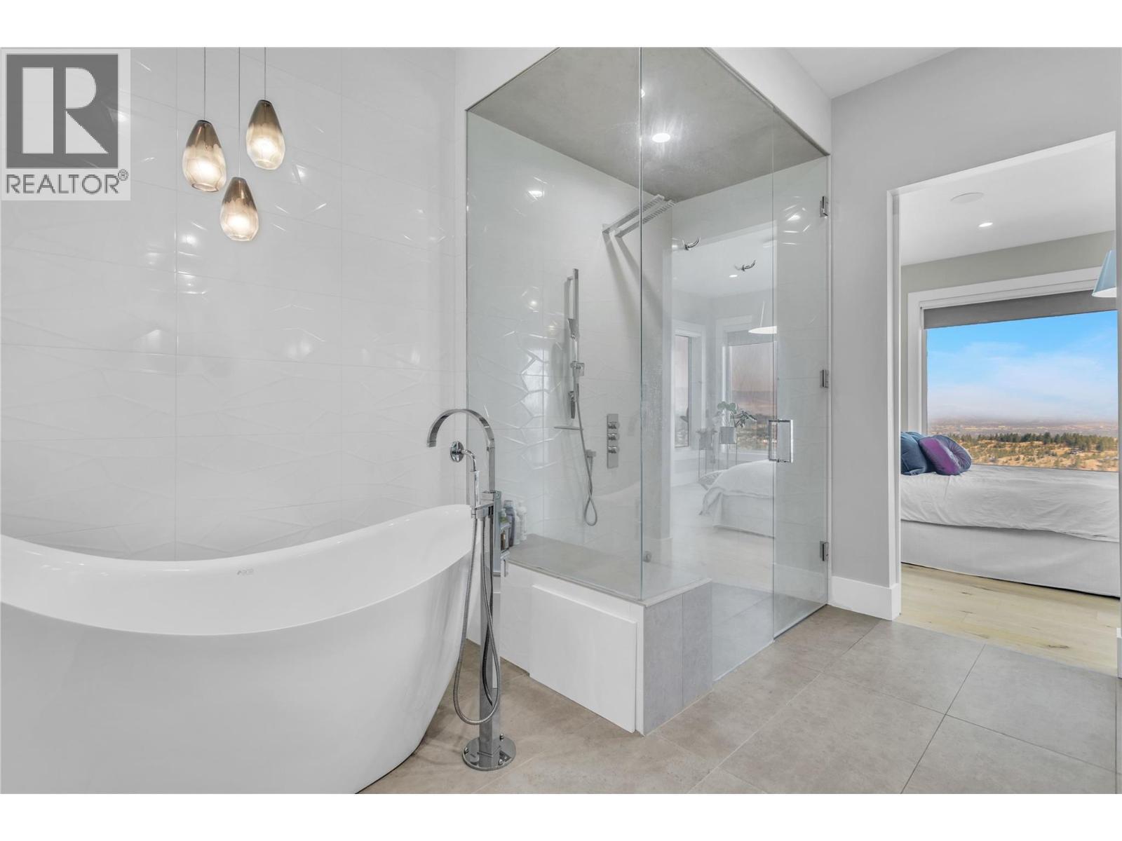 1050 Ledgeview Court, Kelowna, BC - Indoor Photo Showing Bathroom