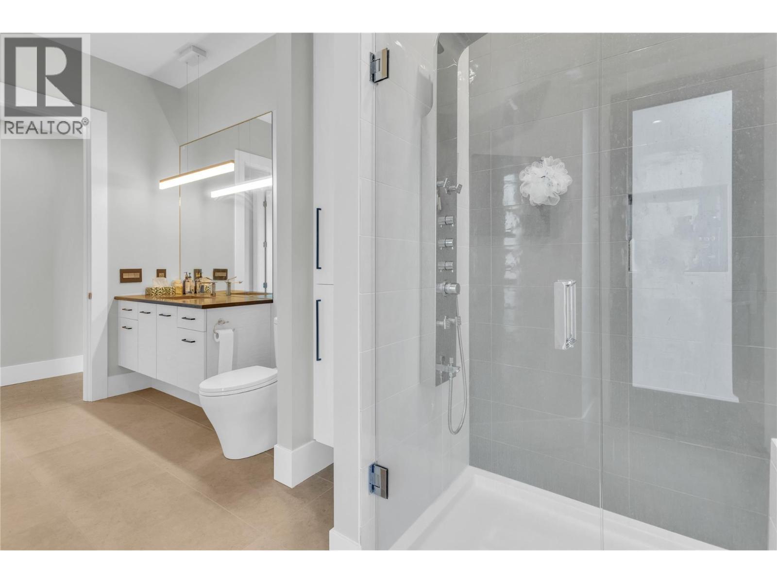 1050 Ledgeview Court, Kelowna, BC - Indoor Photo Showing Bathroom