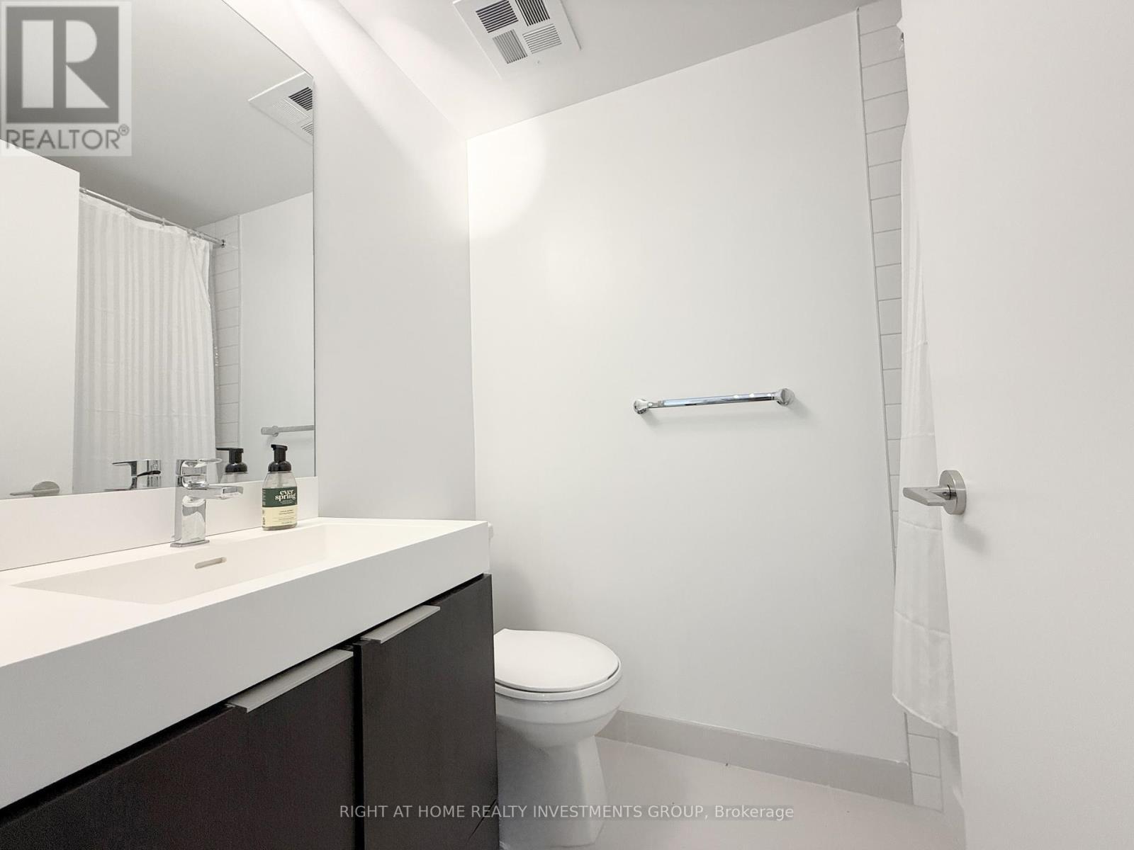 1212 - 3100 Keele Street, Toronto, ON - Indoor Photo Showing Bathroom