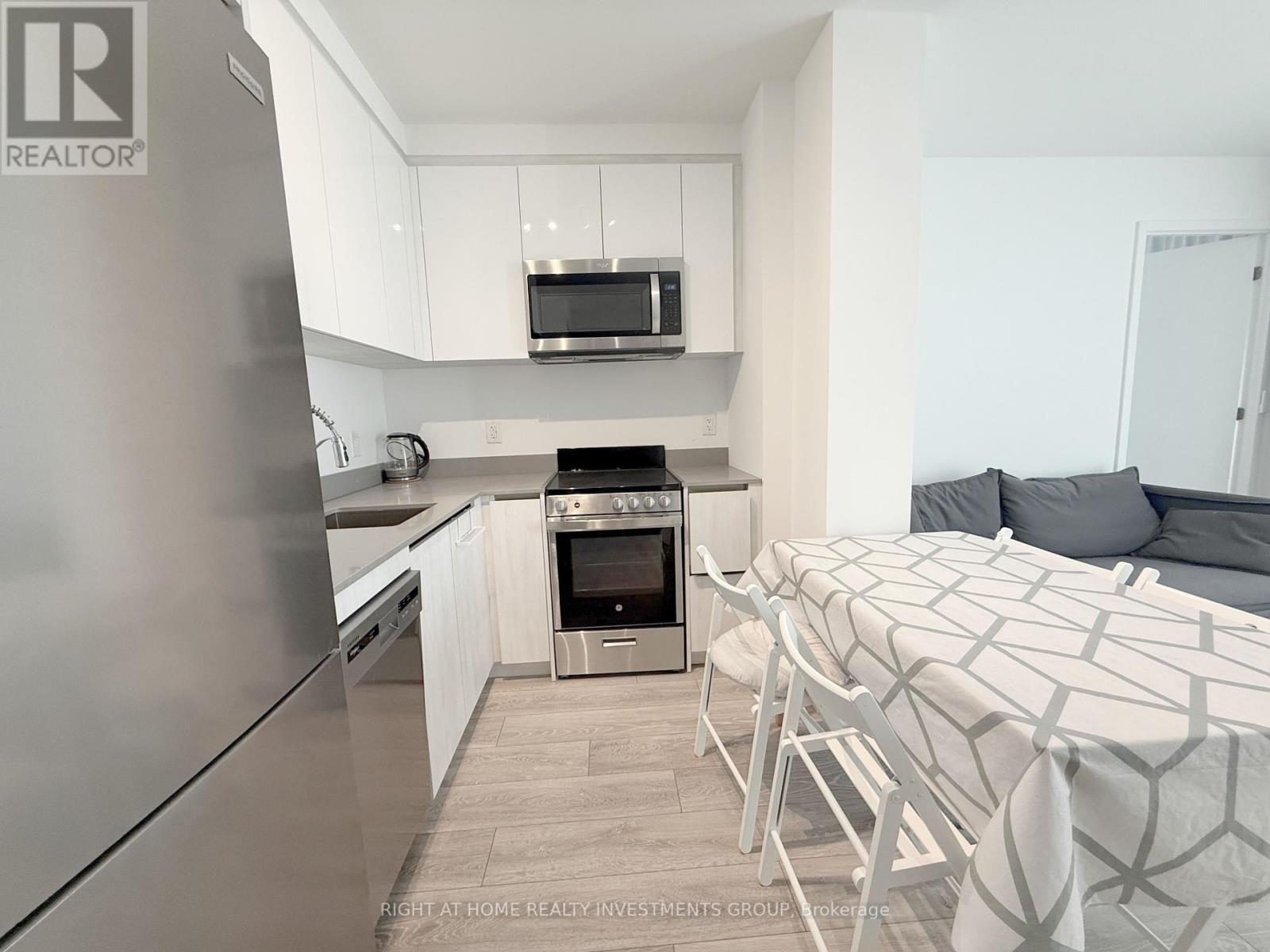 1212 - 3100 Keele Street, Toronto, ON - Indoor Photo Showing Kitchen