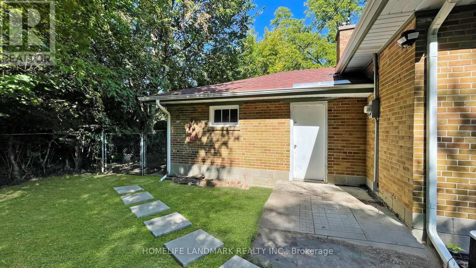 Basement - 11 Uplands Avenue, Vaughan, ON - Outdoor With Exterior