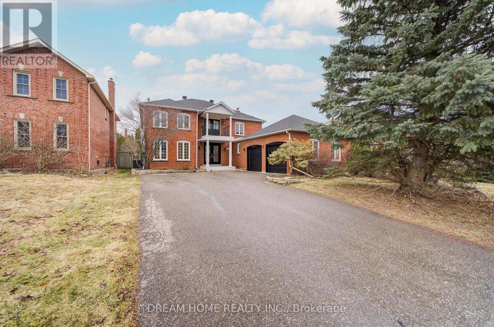 352 Kennedy Street W, Aurora, ON - Outdoor