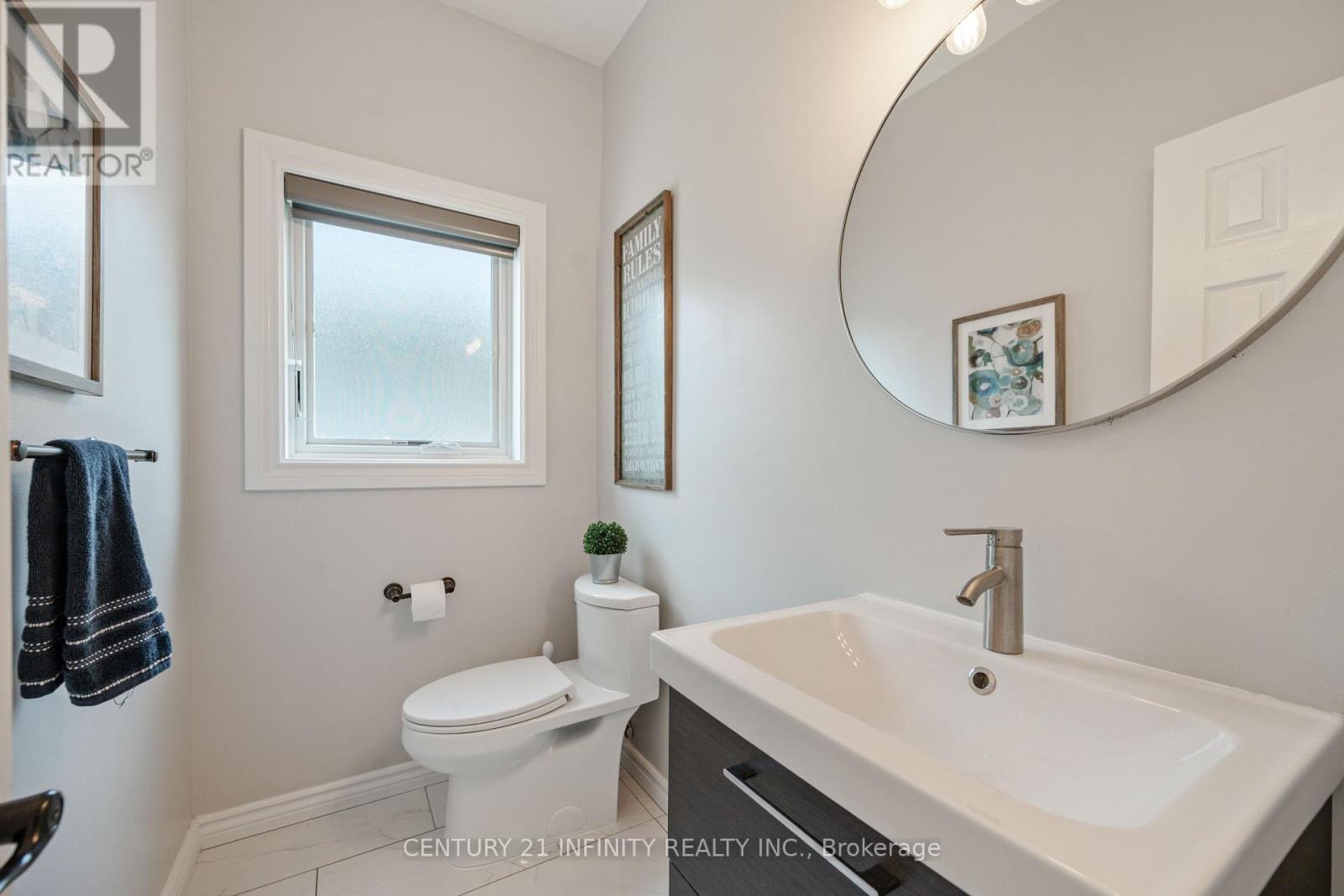 973 Mountview Court, Oshawa (Pinecrest), ON - Indoor Photo Showing Bathroom