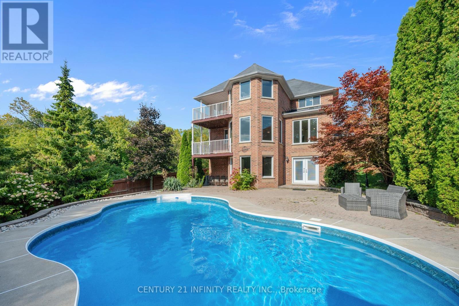 973 Mountview Court, Oshawa (Pinecrest), ON - Outdoor With In Ground Pool