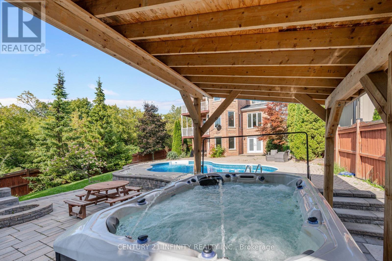 973 Mountview Court, Oshawa (Pinecrest), ON - Outdoor With In Ground Pool