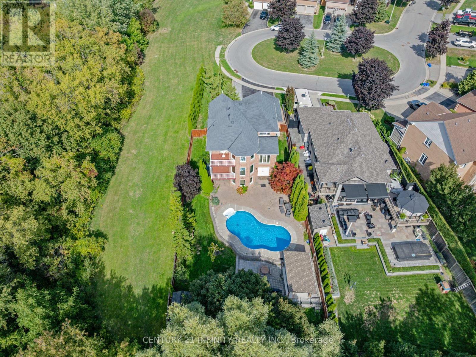973 Mountview Court, Oshawa (Pinecrest), ON - Outdoor With In Ground Pool With View