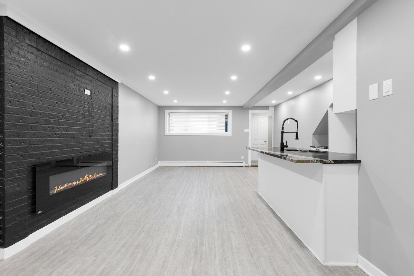 Overall view - 11641 Av. Laurier, Montréal (Montréal-Nord), QC - Indoor Photo Showing Other Room With Fireplace