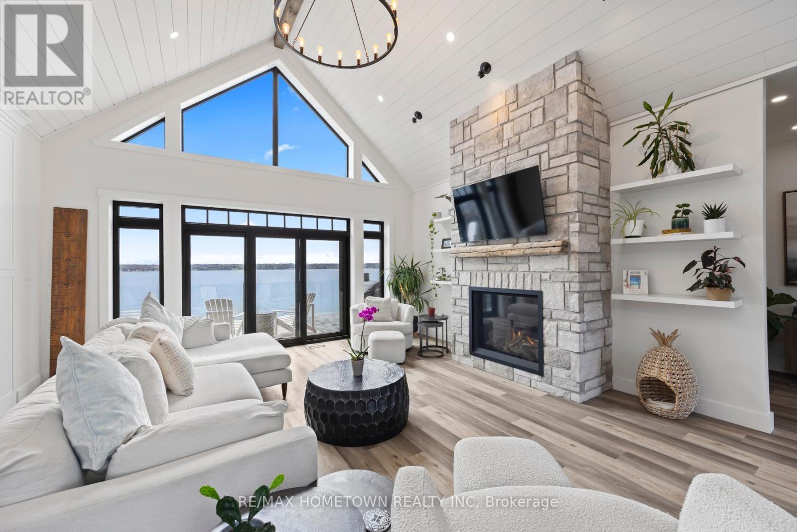 5 Shoreside Way, Augusta, ON - Indoor Photo Showing Living Room With Fireplace