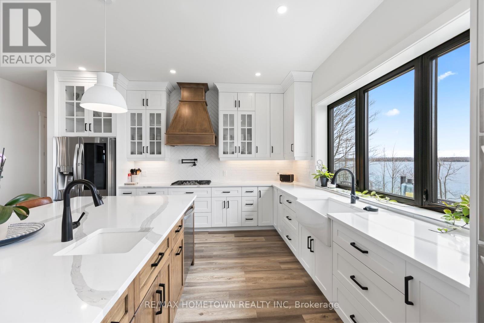 5 Shoreside Way, Augusta, ON - Indoor Photo Showing Kitchen With Upgraded Kitchen