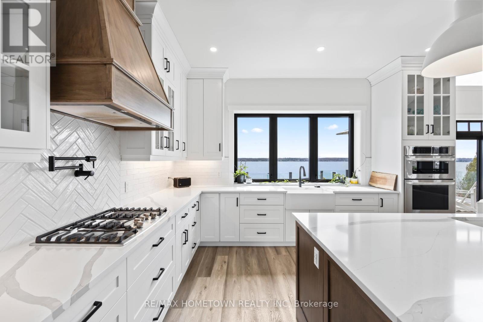 5 Shoreside Way, Augusta, ON - Indoor Photo Showing Kitchen With Upgraded Kitchen