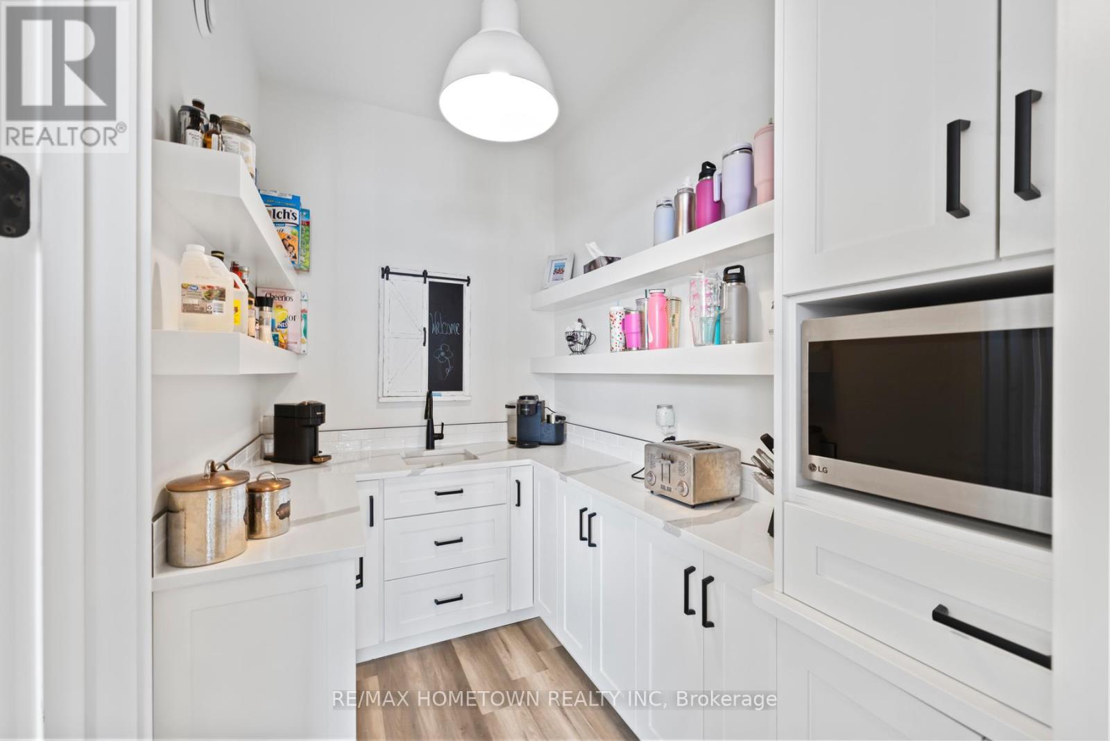 5 Shoreside Way, Augusta, ON - Indoor