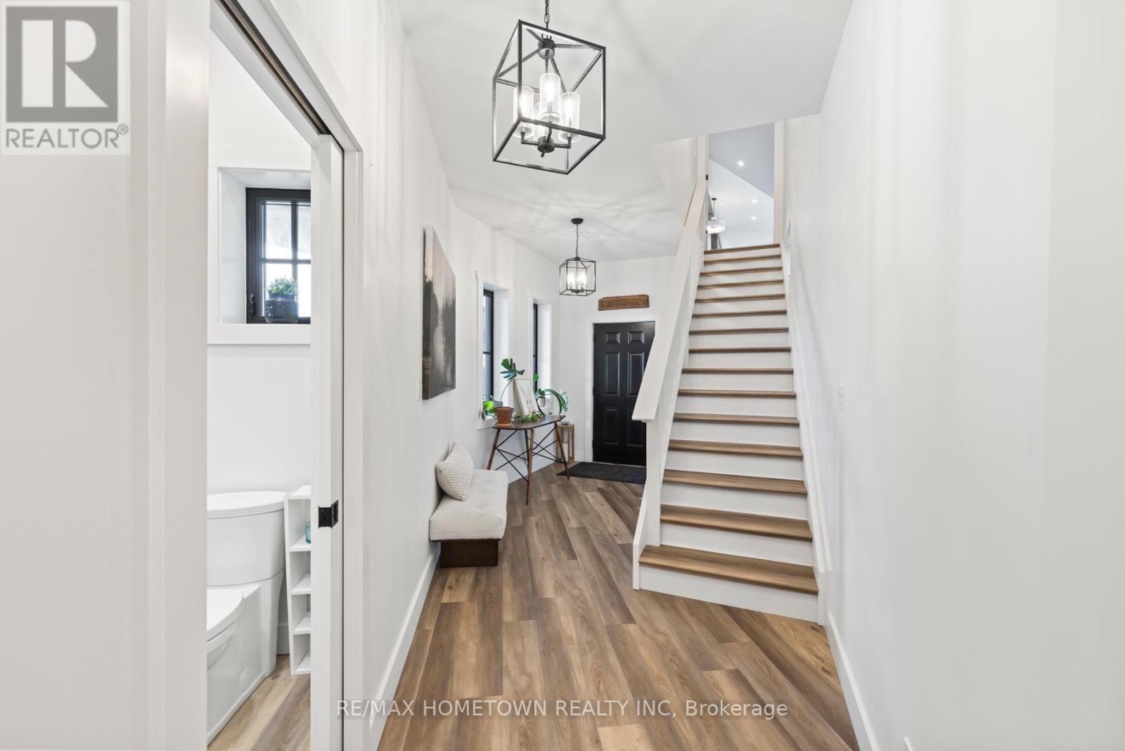 5 Shoreside Way, Augusta, ON - Indoor Photo Showing Other Room