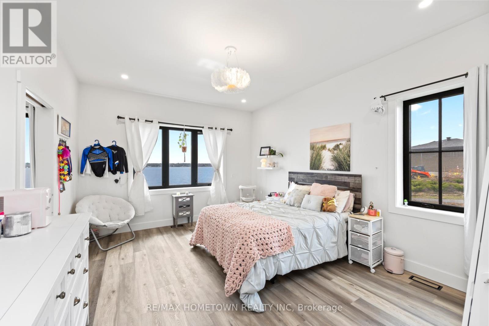 5 Shoreside Way, Augusta, ON - Indoor Photo Showing Bedroom