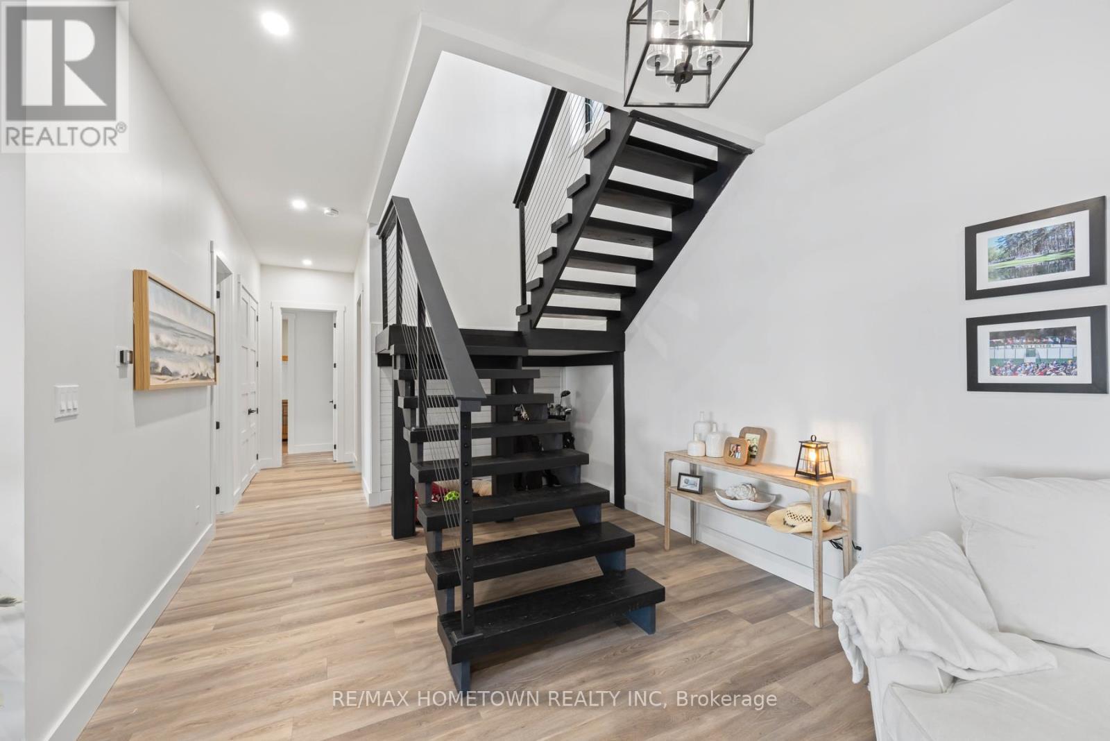 5 Shoreside Way, Augusta, ON - Indoor Photo Showing Other Room