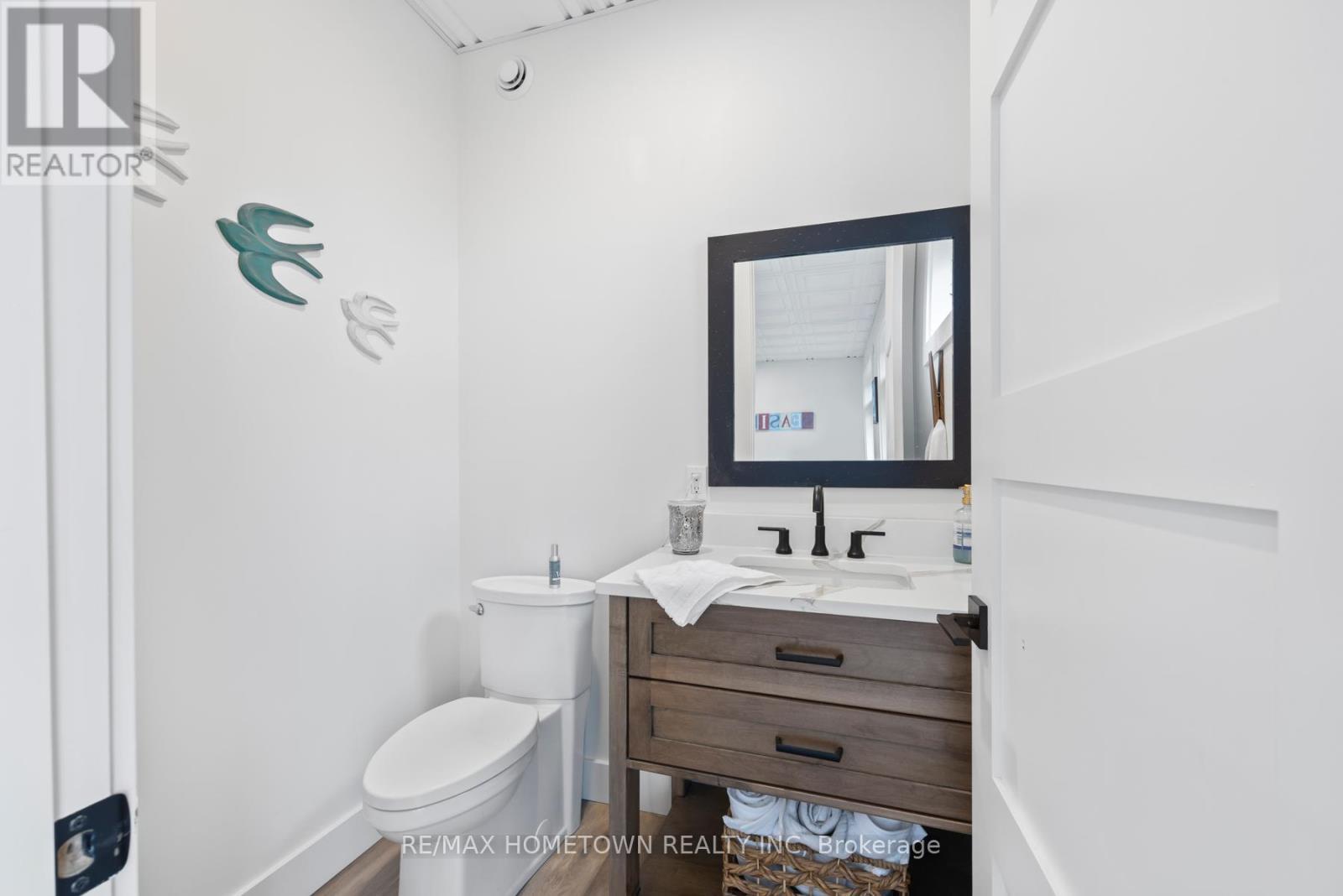 5 Shoreside Way, Augusta, ON - Indoor Photo Showing Bathroom