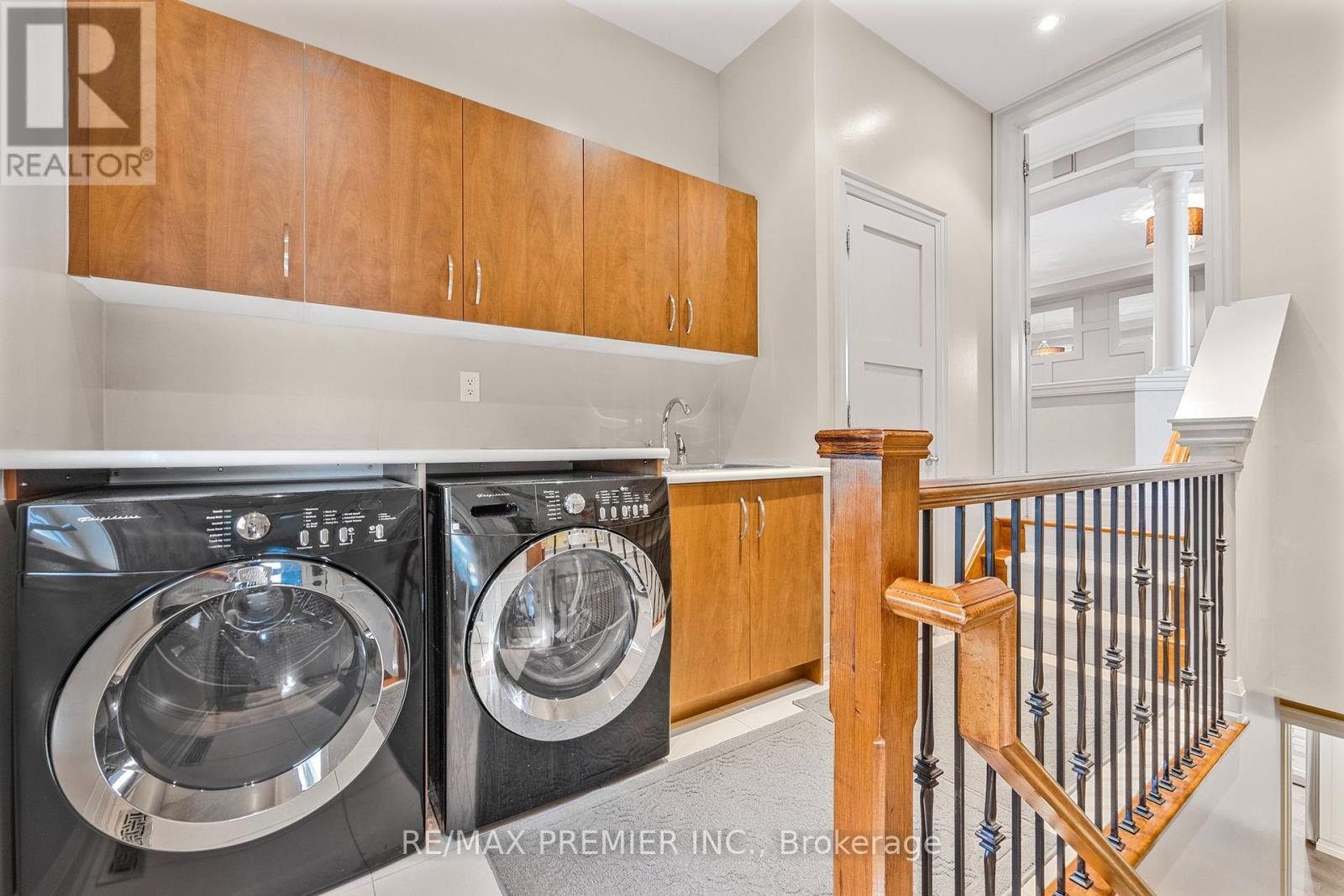 76 Orleans Circle, Vaughan, ON - Indoor Photo Showing Laundry Room